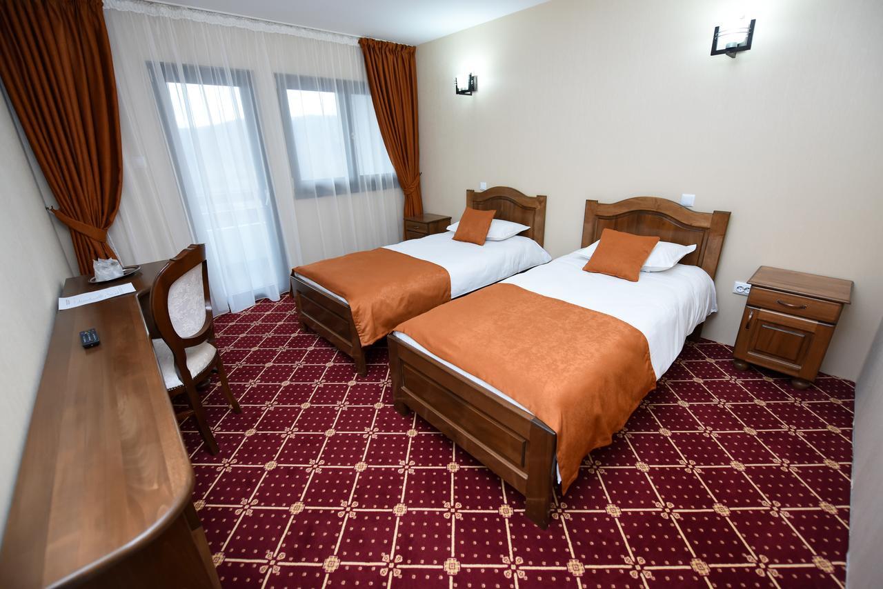 Condor Resort Dulcesti Экстерьер фото