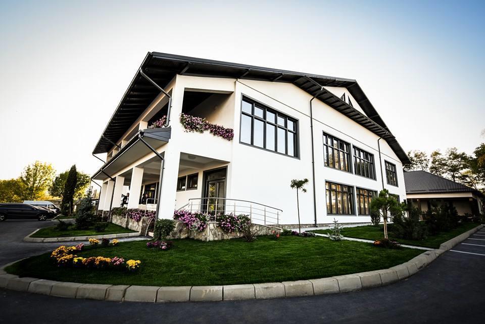 Condor Resort Dulcesti Экстерьер фото
